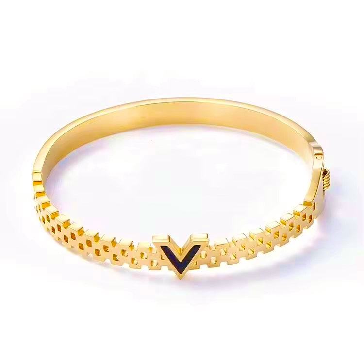 V Bracelet