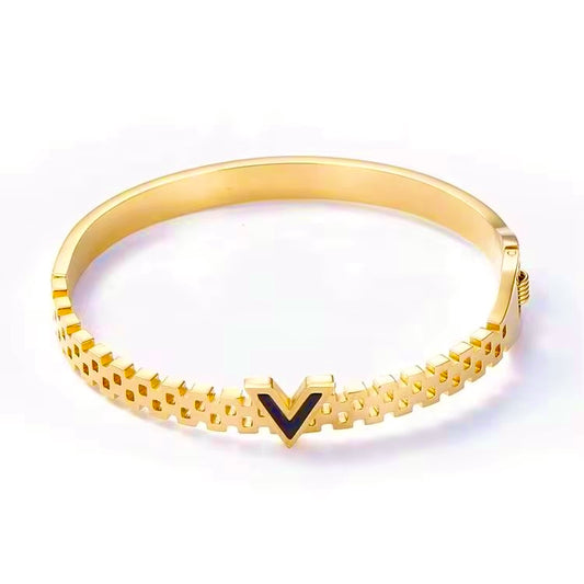 V Bracelet